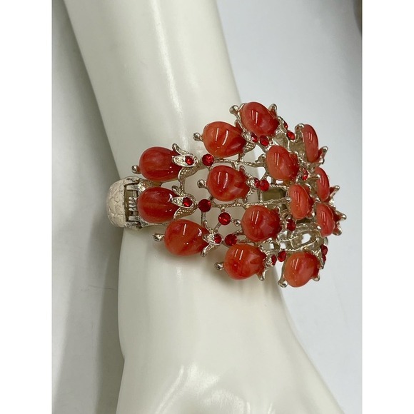 Red Cabachon Beaded Rhinestone Gold Tone Peacock Bangle Bracelet - Picture 5 of 11